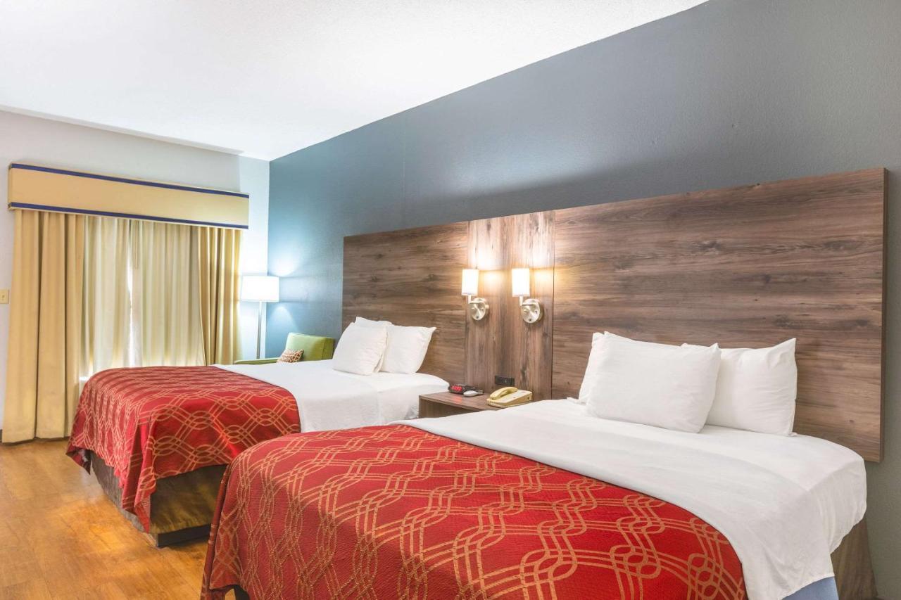 Royal Palms Inn Стокбридж Экстерьер фото