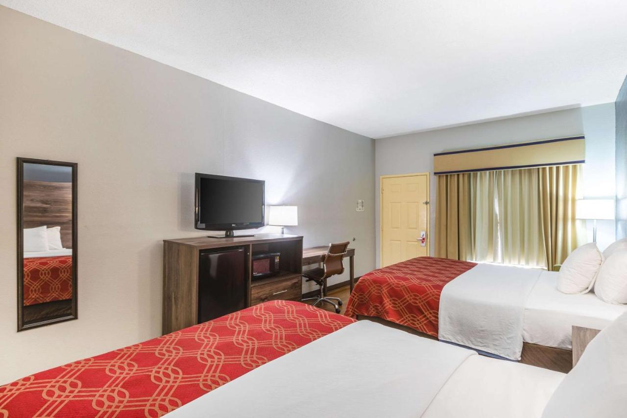 Royal Palms Inn Стокбридж Экстерьер фото