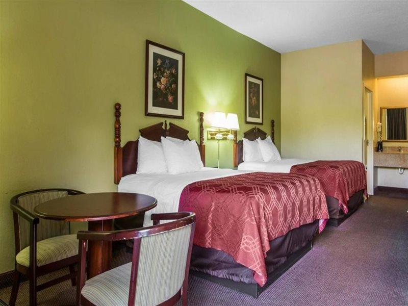 Royal Palms Inn Стокбридж Экстерьер фото